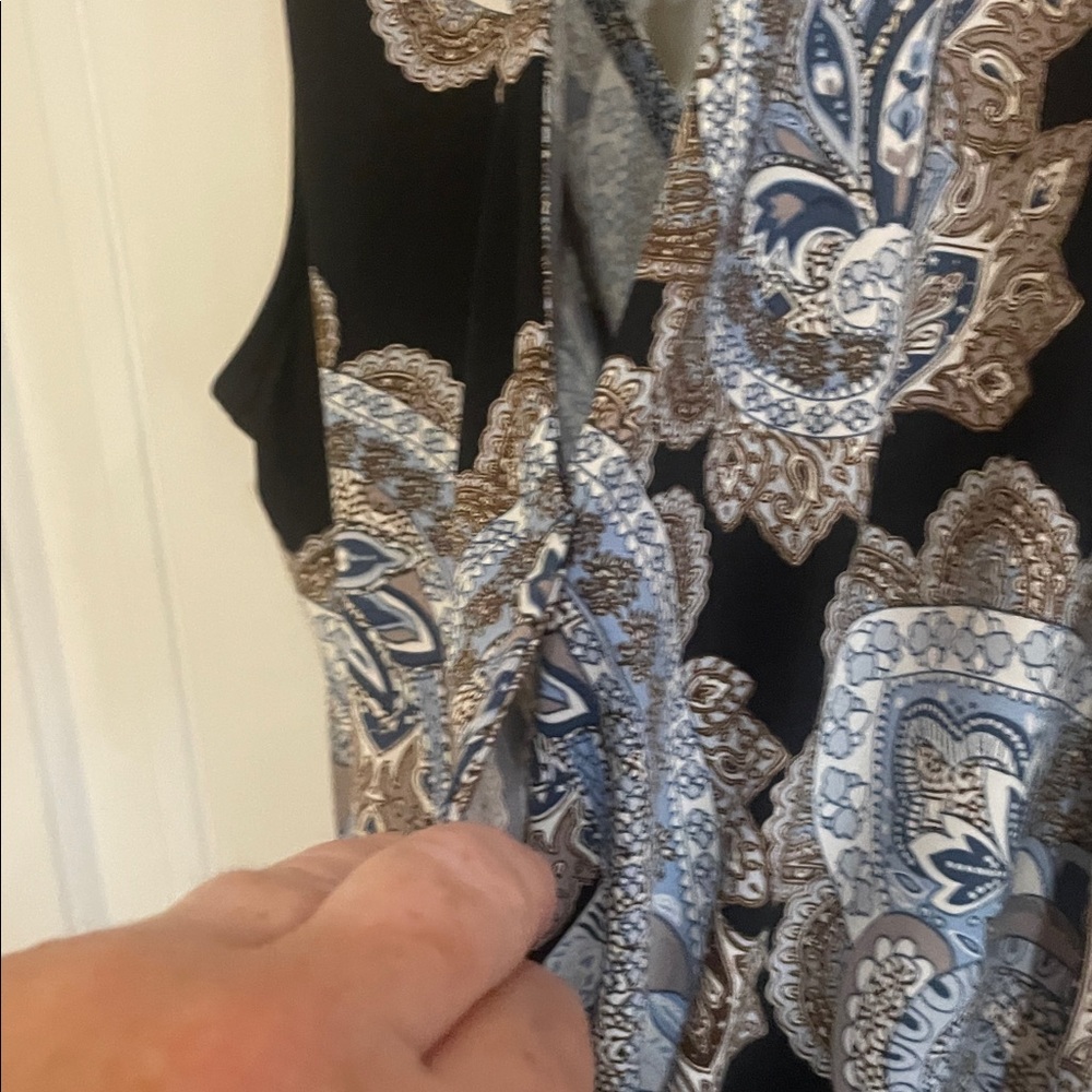 Veronica M Black and Tan Paisley sleeveless Blouse V in front and back large - Picture 5 of 5